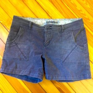 Prana Shorts size 10 missing button